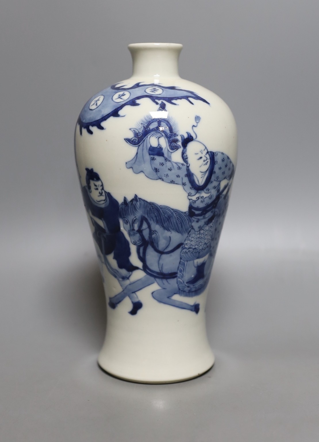 A Chinese blue and white figural baluster vase, 22cm